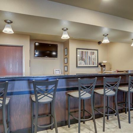 Cobblestone Inn & Suites-Kersey Экстерьер фото