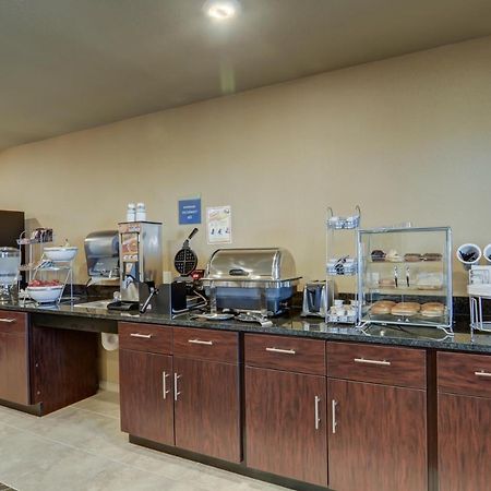 Cobblestone Inn & Suites-Kersey Экстерьер фото