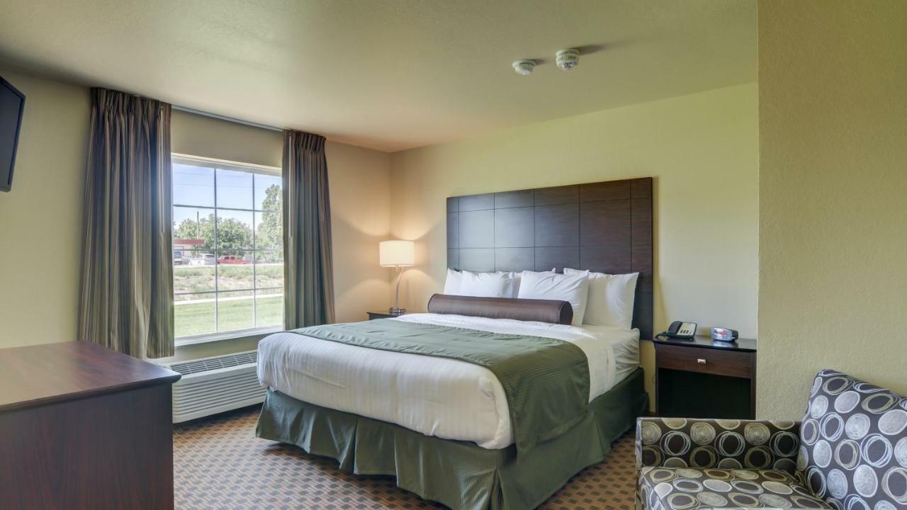 Cobblestone Inn & Suites-Kersey Экстерьер фото