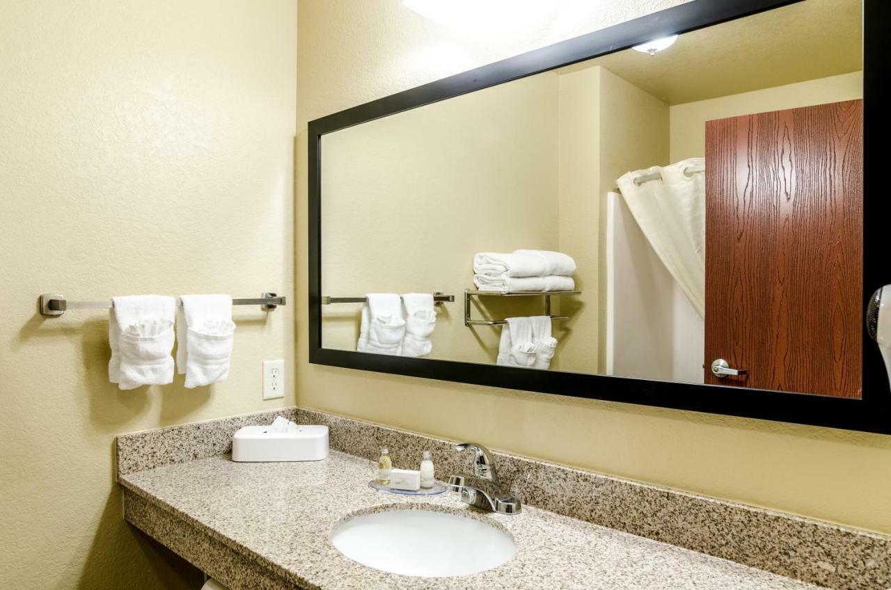 Cobblestone Inn & Suites-Kersey Экстерьер фото