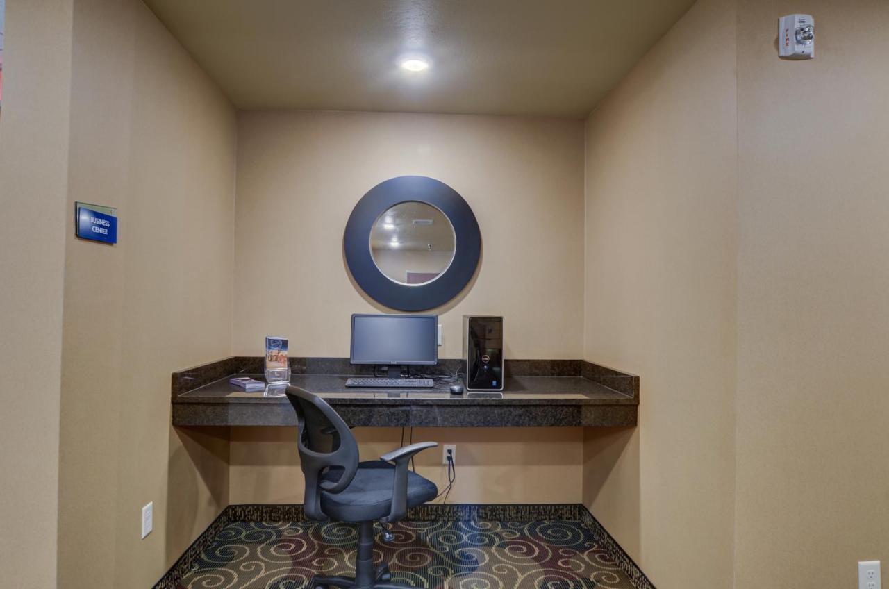 Cobblestone Inn & Suites-Kersey Экстерьер фото