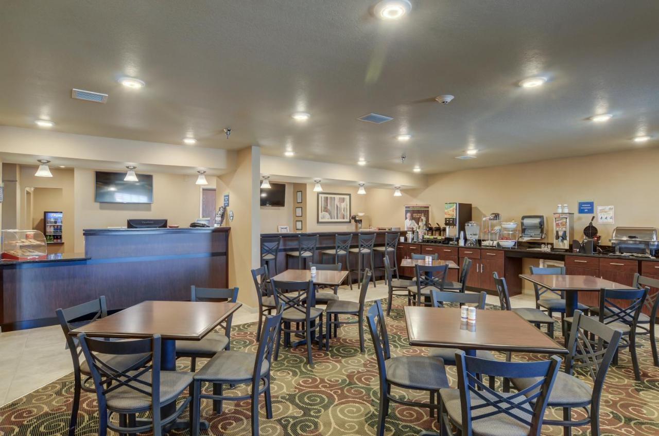 Cobblestone Inn & Suites-Kersey Экстерьер фото