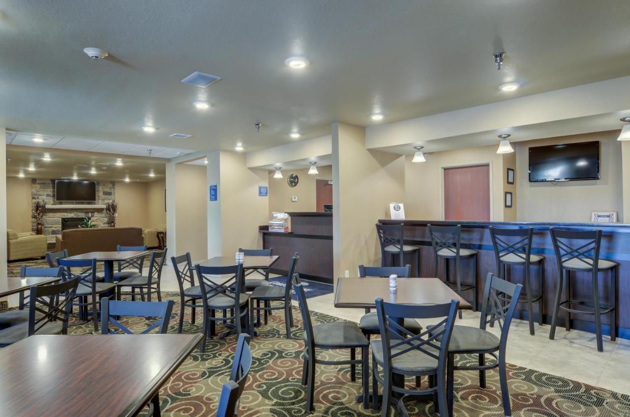 Cobblestone Inn & Suites-Kersey Экстерьер фото