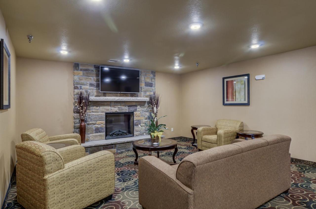Cobblestone Inn & Suites-Kersey Экстерьер фото