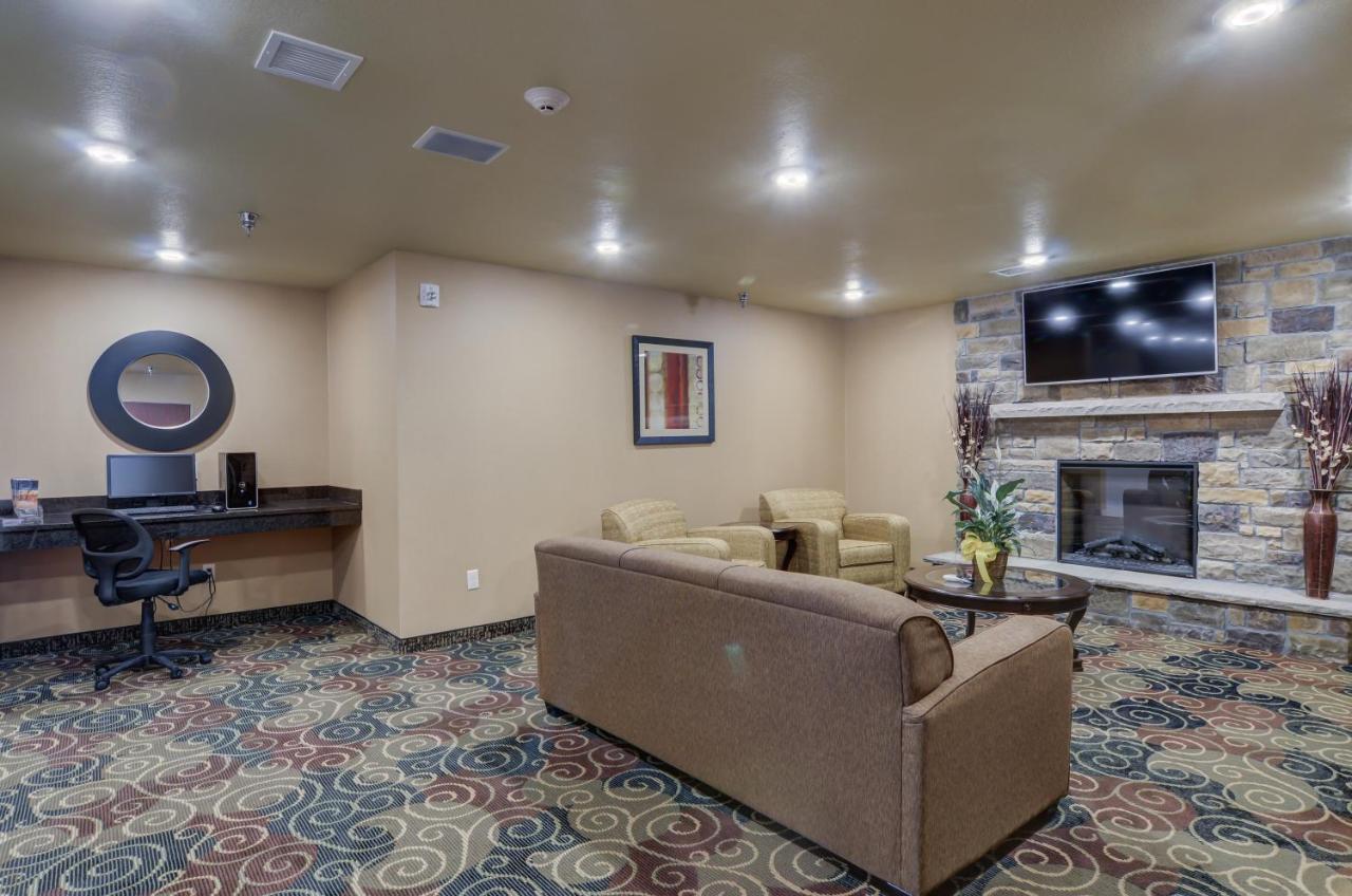 Cobblestone Inn & Suites-Kersey Экстерьер фото