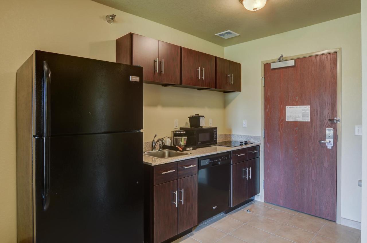 Cobblestone Inn & Suites-Kersey Экстерьер фото
